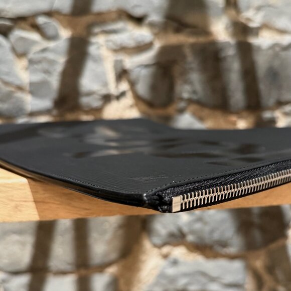 Louis Vuitton X Supreme FW17 Black Epi Logo Pochette Jour GM Pouch - Picture 7 of 16